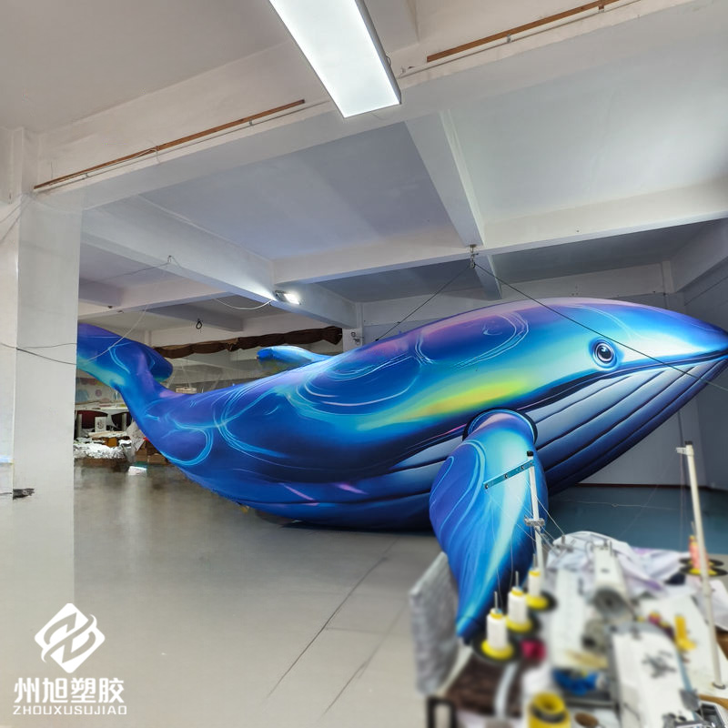膨張式の青いクジラ、水槽イベントの装飾品として使用され、送風 - Aquarium Blue Marine のレビューと価格